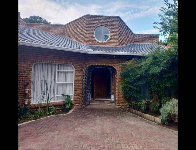 4 BEDROOM HOUSE FOR SALE IN SECUNDA CENTRAL